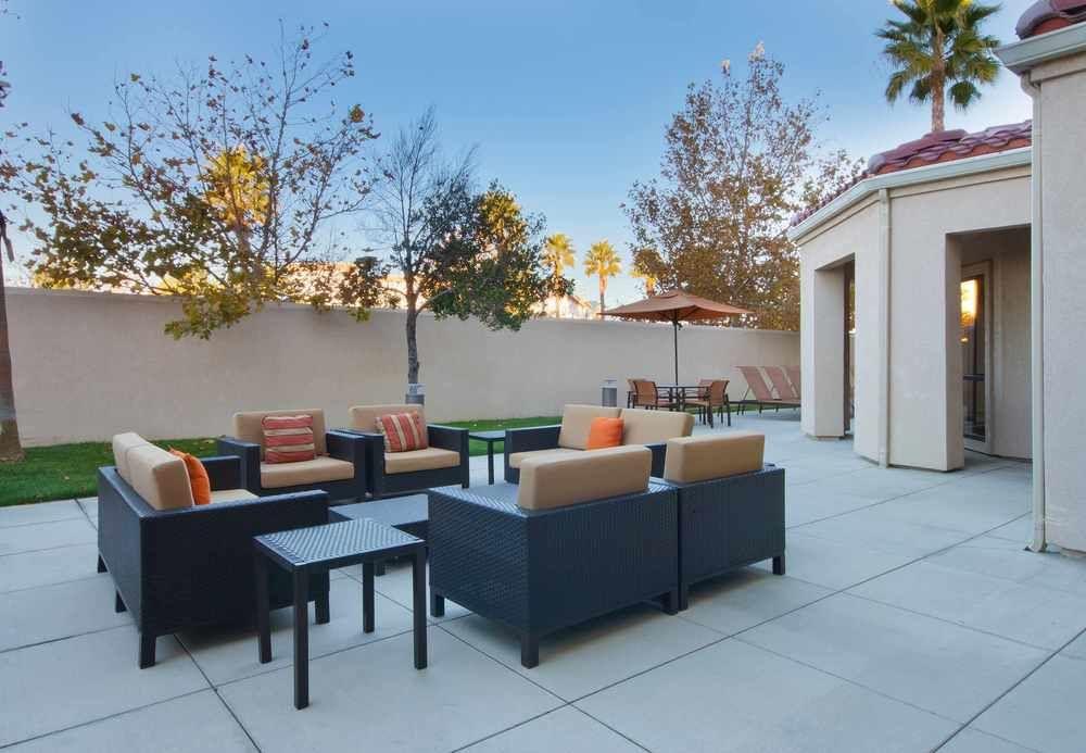 Courtyard By Marriott Palmdale Hotell Exteriör bild